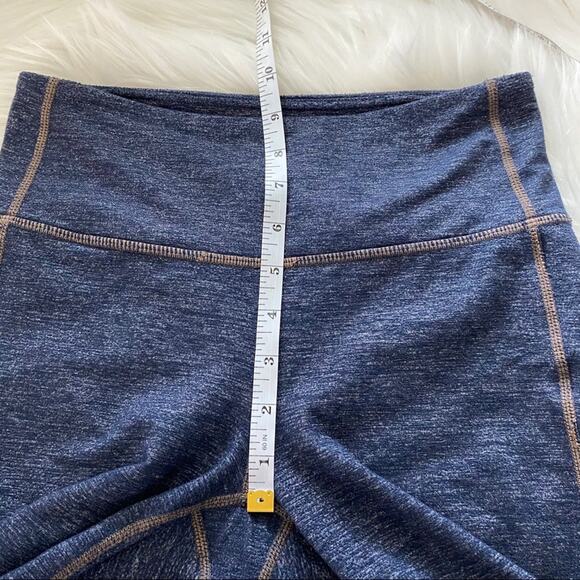 Athleta Chaturanga Quest Capri Legging Size XS EUC Heathered Blue Gray 212387 - Picture 10 of 12